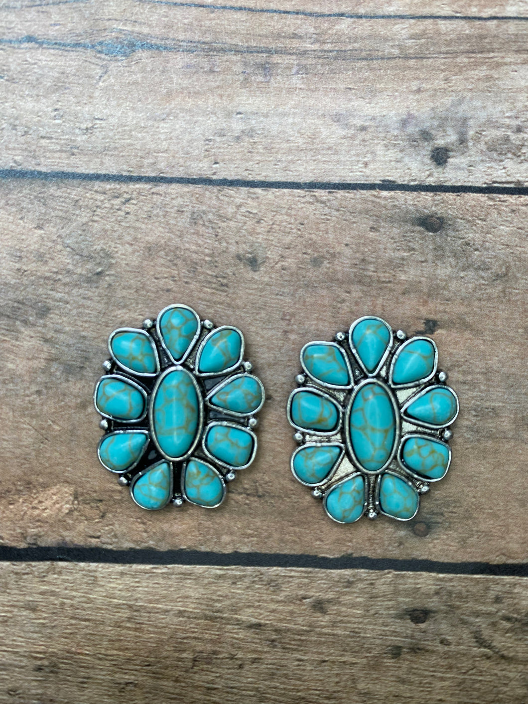 Classic turquoise cluster studs